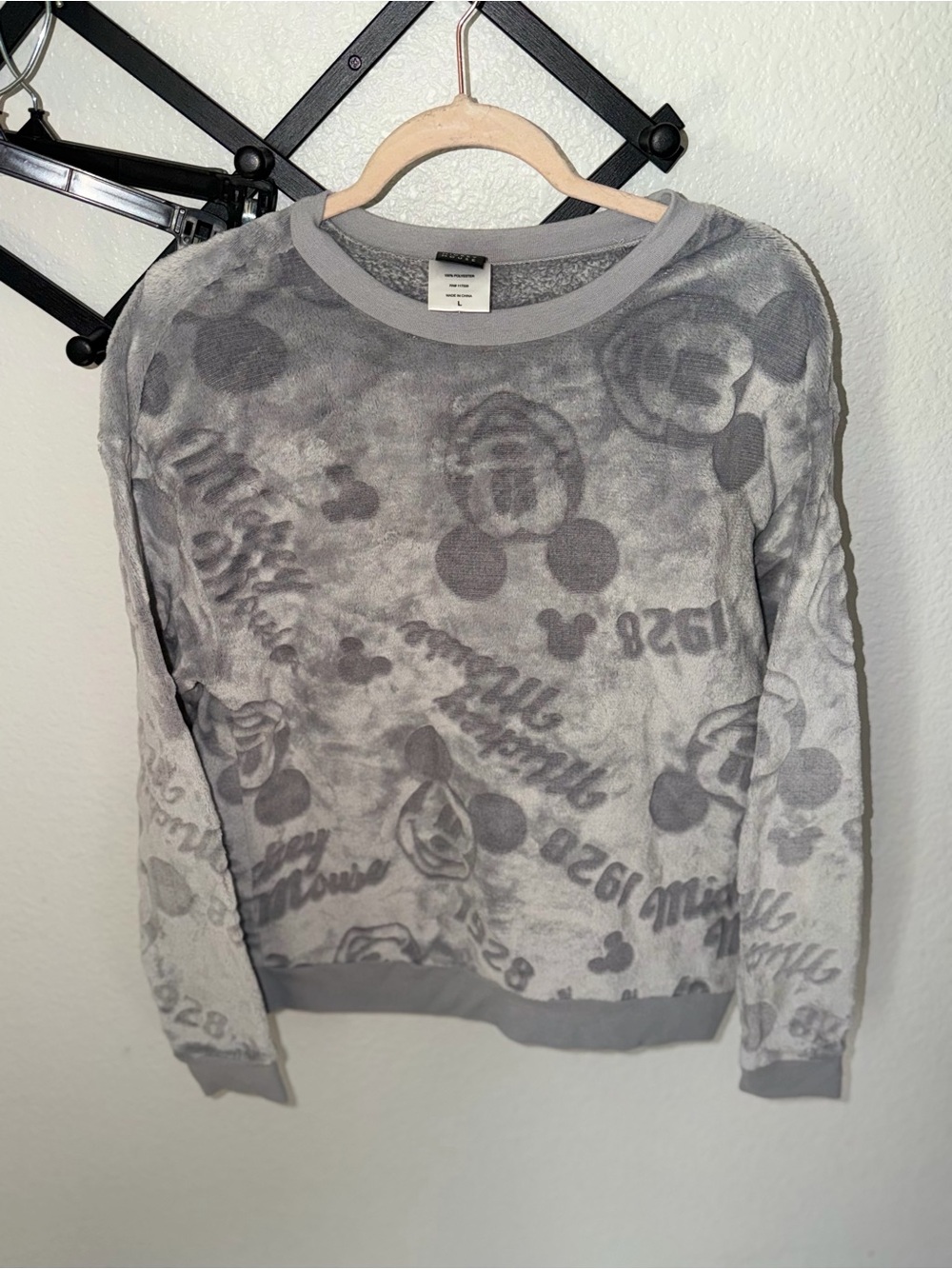 Disney Mickey Mouse Gray Fleece Sweatshirt Large All Over Print Pullover